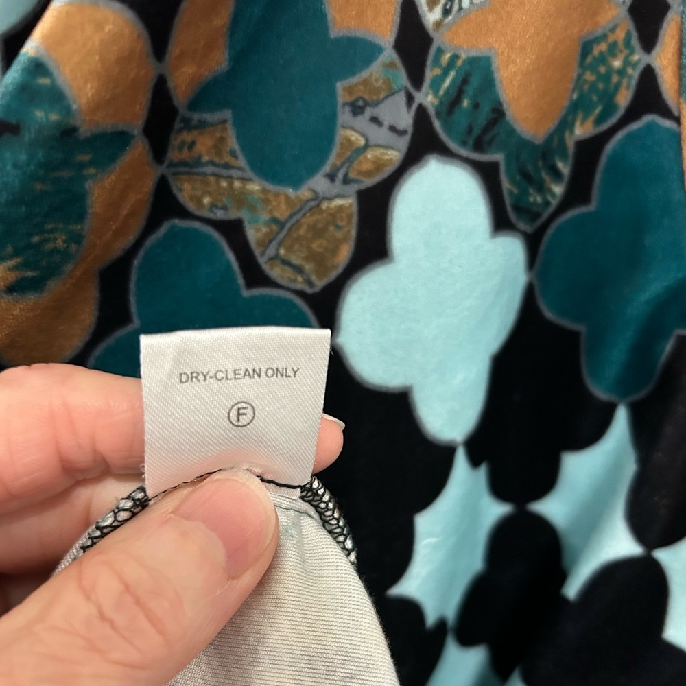 Tyler Boe Multicolor Patterned Top - Picture 6 of 7